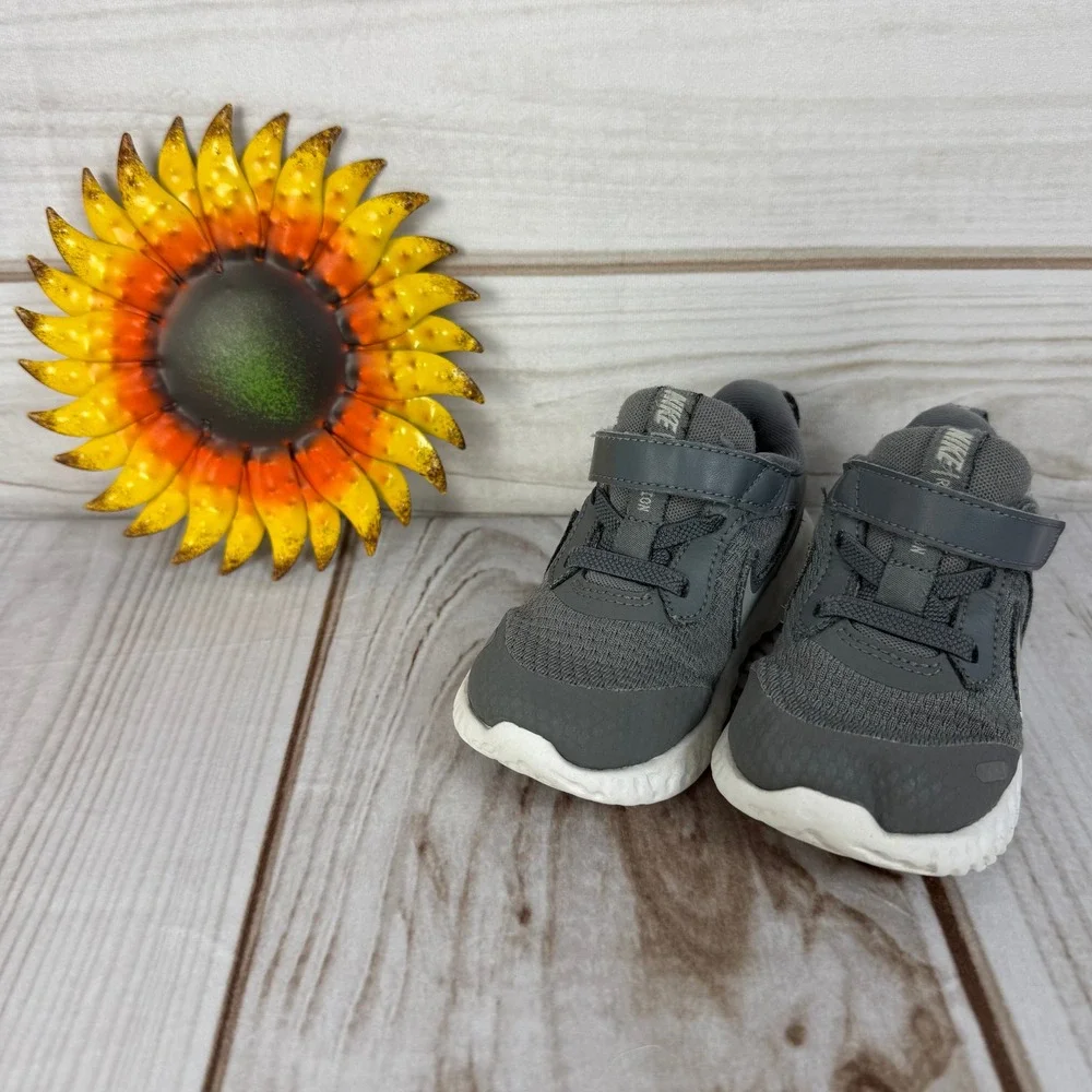 Nike Revolution 5 Toddler Sneakers Gray Athletic Shoes Size 7C